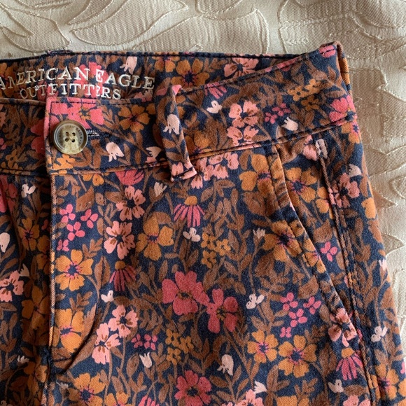 NWOT AE Twill X Midi Floral Print Shorts - Picture 3 of 8